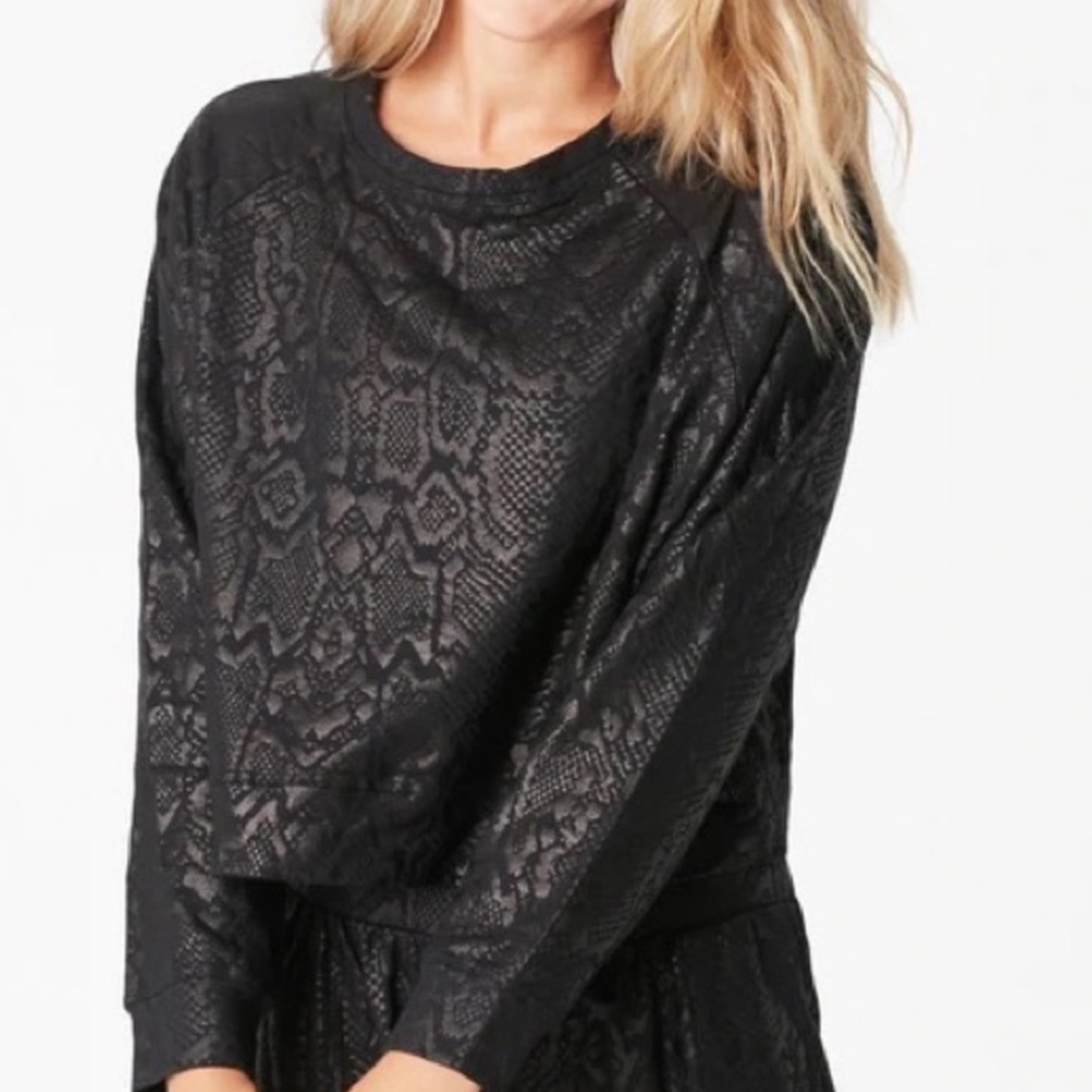 NWT TEREZ SNAKESKIN OBSIDIAN BLACK FOIL FRENCH TERRY CROPPED SWEATSHIRT